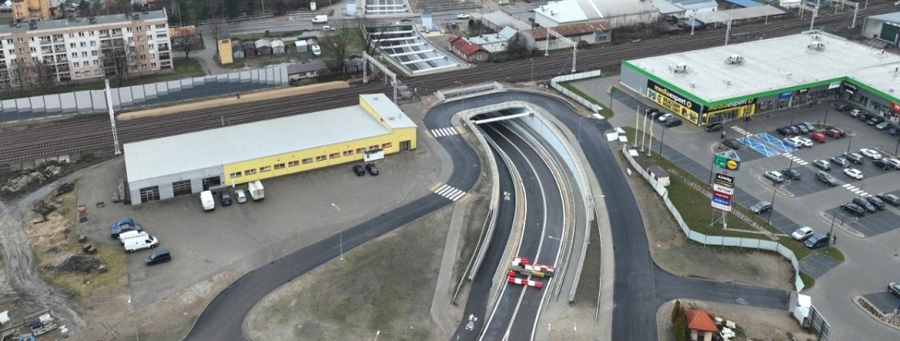 Na zdjęciu widać tunel pod torami z lotu ptaka.